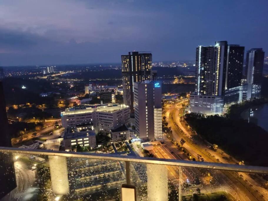 Apartment A1804 Grand Medini 100mbps Netflix By *