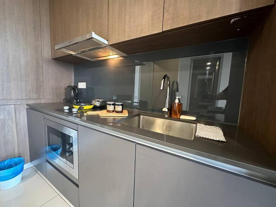 Apartment A1804 Grand Medini 100mbps Netflix By *